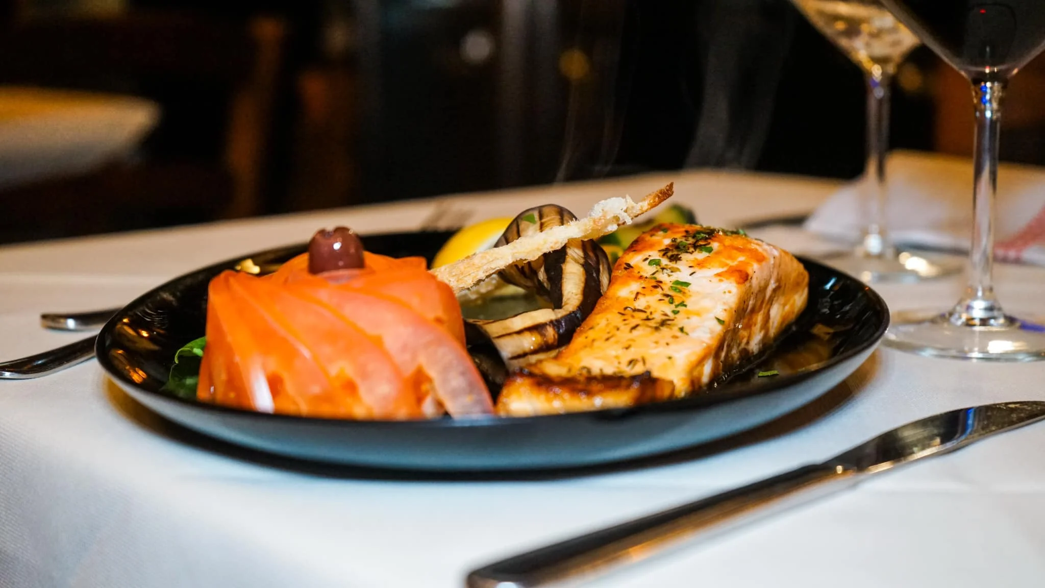 Salmone grigliato con verdure